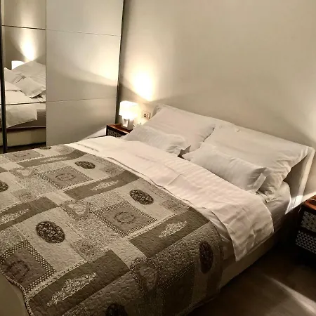 Julia Apartment *