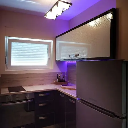 Julia Apartment Split